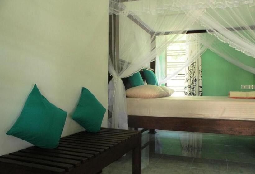 펜션 Akurala Beach Park