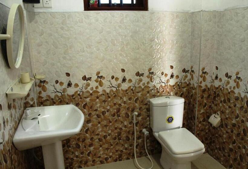 펜션 Akurala Beach Park