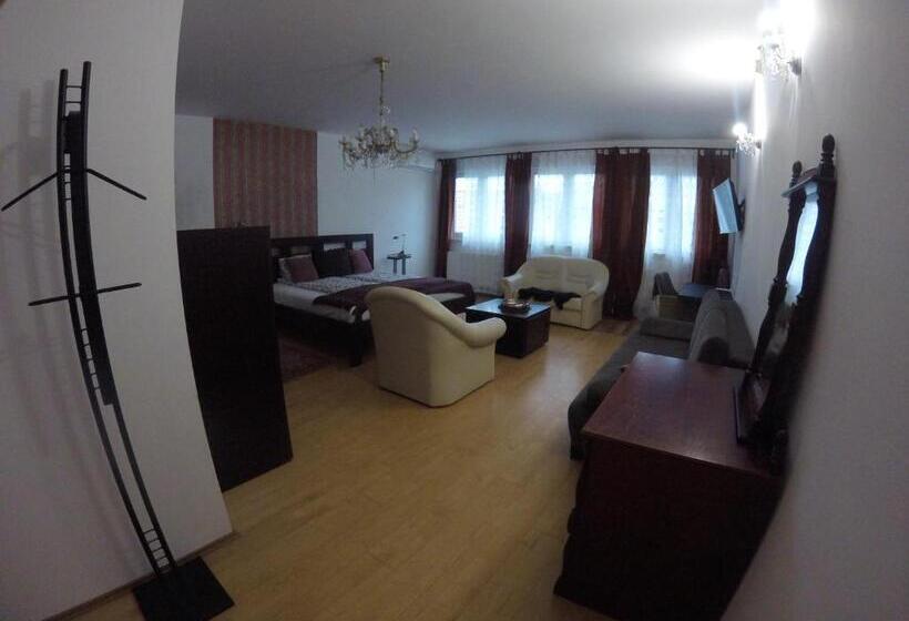 بنسيون Dózsaház