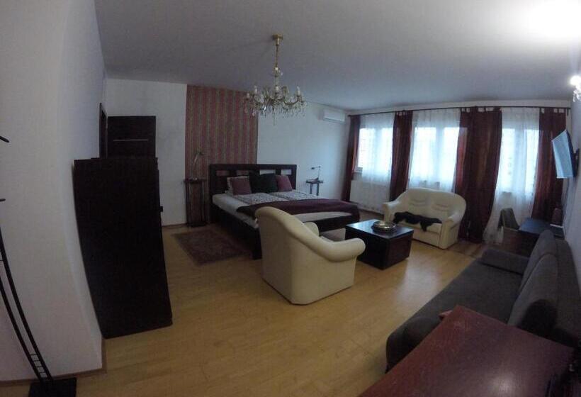 بنسيون Dózsaház