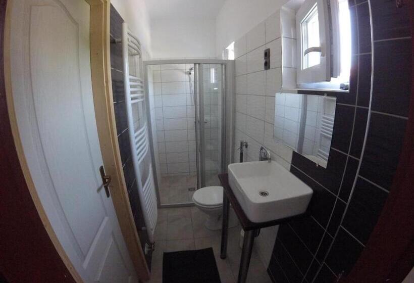 بنسيون Dózsaház