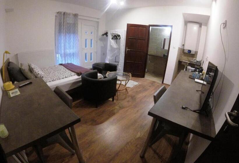 بنسيون Dózsaház