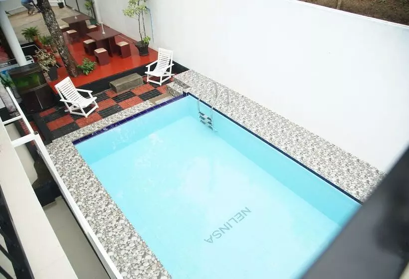 Hotelli Nelinsa Kandy