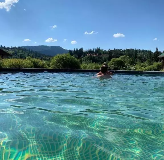 Majatalo сонячні карпати