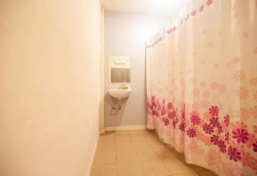 پانسیون Putra Dadi Guest House