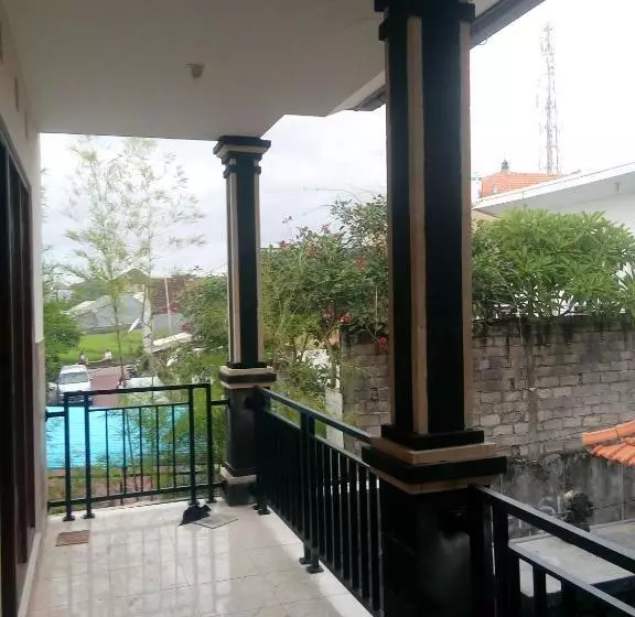 پانسیون Putra Dadi Guest House