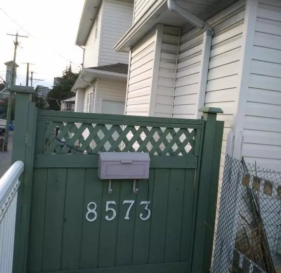 ペンション Marpole Guest House