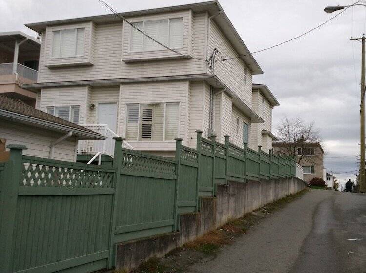 פנסיון Marpole Guest House