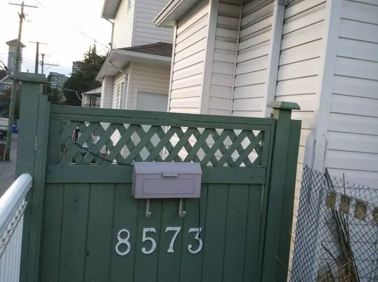 ペンション Marpole Guest House