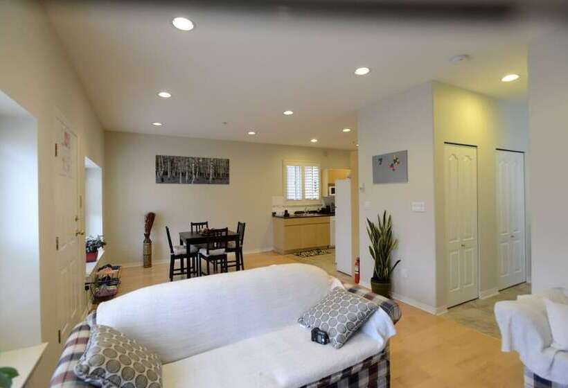 פנסיון Marpole Guest House