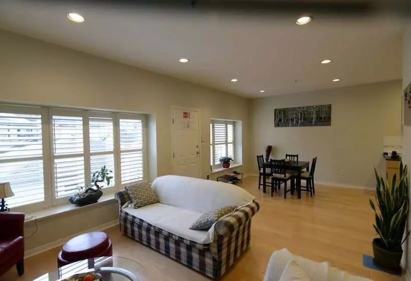 ペンション Marpole Guest House