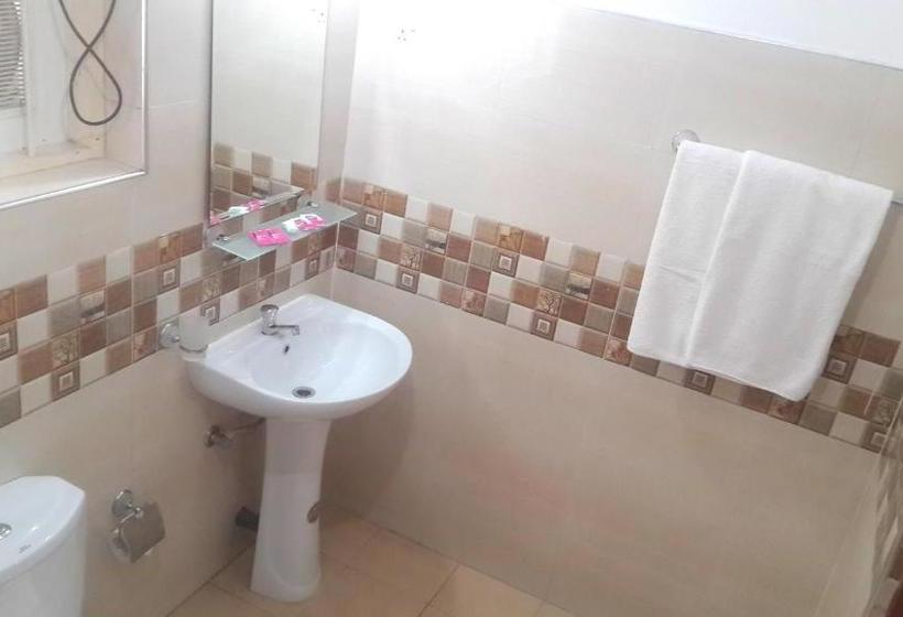 بنسيون Igloo Airport Villa