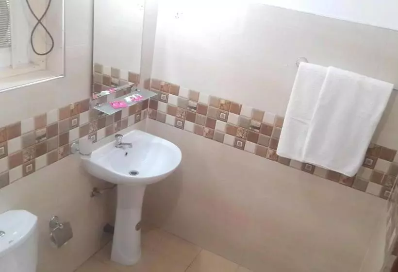 Majatalo Igloo Airport Villa