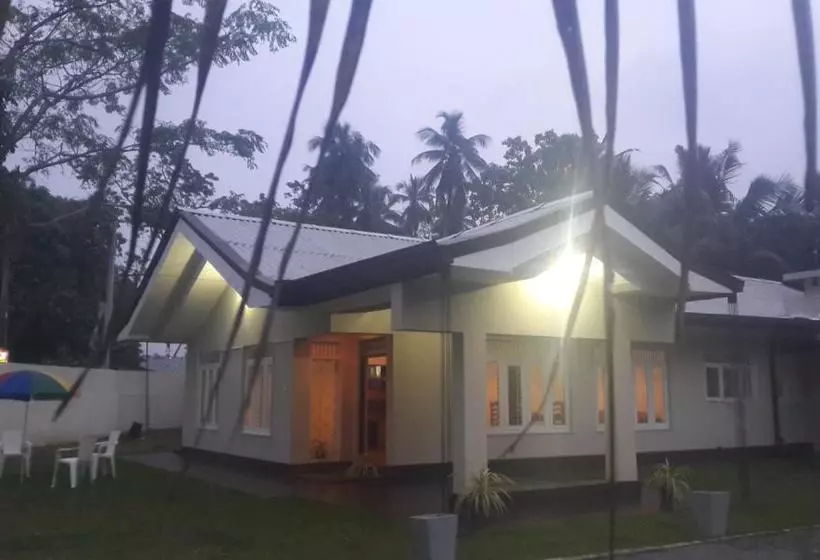 Majatalo Igloo Airport Villa