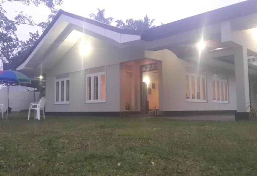 بنسيون Igloo Airport Villa