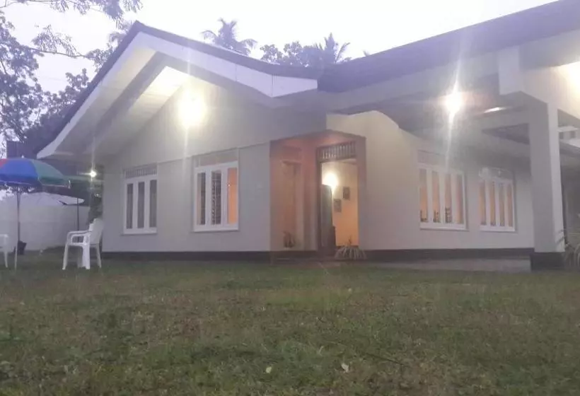 Majatalo Igloo Airport Villa