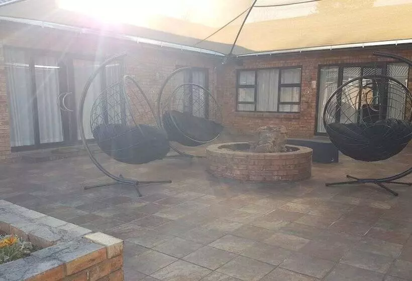 ペンション The Green Olive Guesthouse