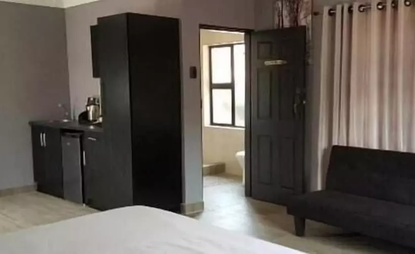 ペンション The Green Olive Guesthouse