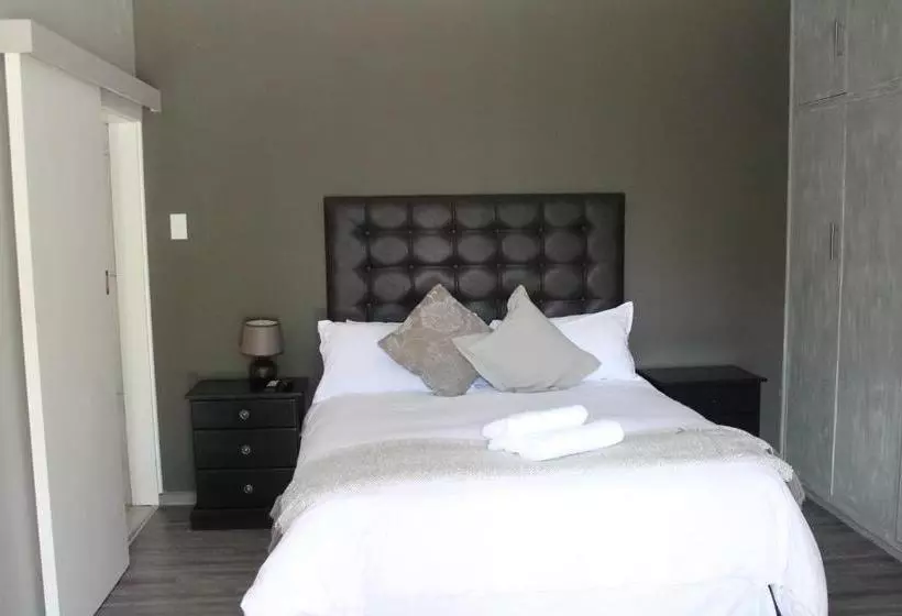 Majatalo Gonubie Summit