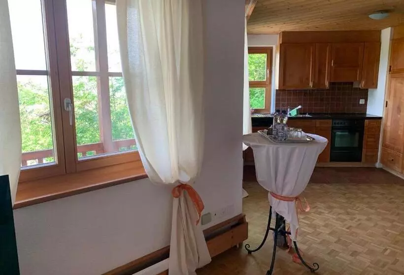 Retkeilymaja Bed & Breakfast Region Murtensee