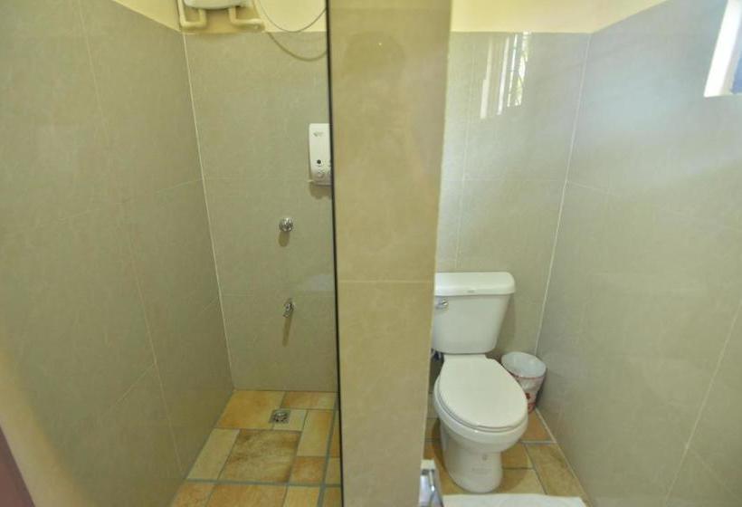 הוסטל Roz And Angelique S Inn & Suites