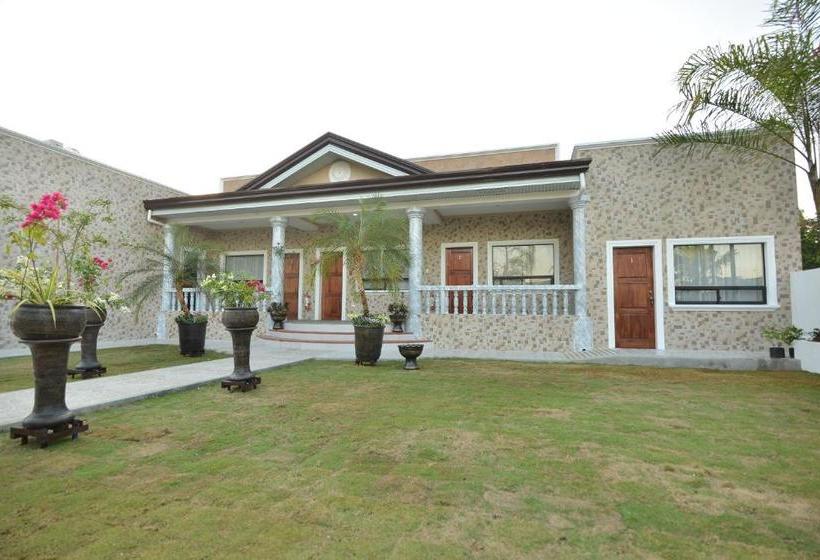 הוסטל Roz And Angelique S Inn & Suites