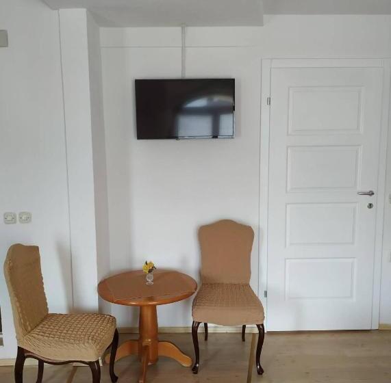 پانسیون Apartments Mostrovi