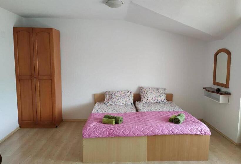 پانسیون Apartments Mostrovi