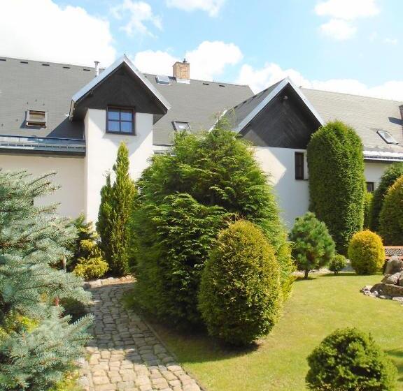 بنسيون Wellness Penzion Lázně Jablonec