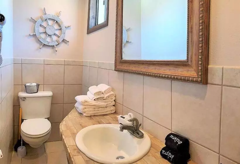 Retkeilymaja Breakers Boutique Inn