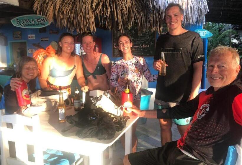 הוסטל The Spot Beachfront Sports Pousada