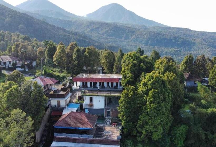 פנסיון Adila Warung And Homestay