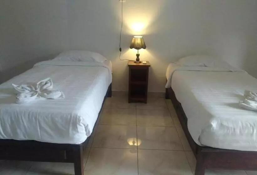 ペンション Adila Warung And Homestay
