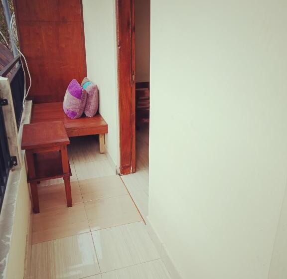 פנסיון Adila Warung And Homestay