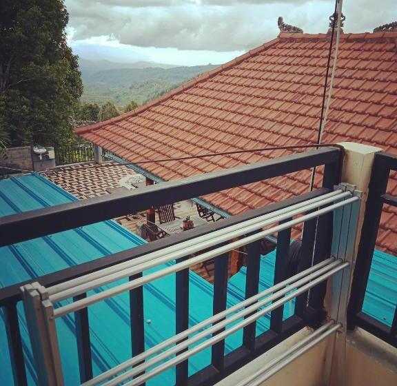 פנסיון Adila Warung And Homestay