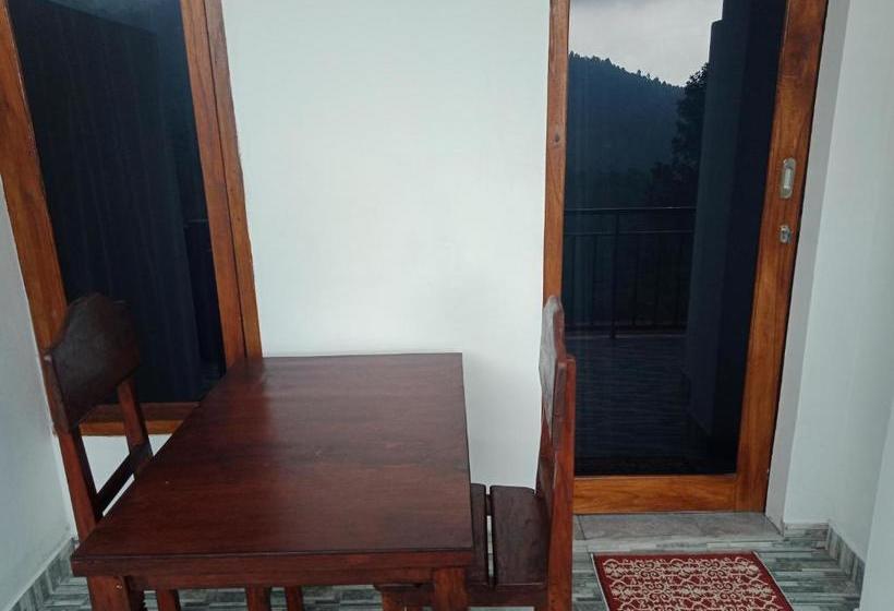 פנסיון Adila Warung And Homestay