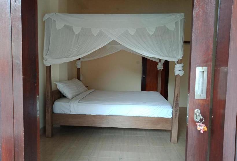 פנסיון Adila Warung And Homestay