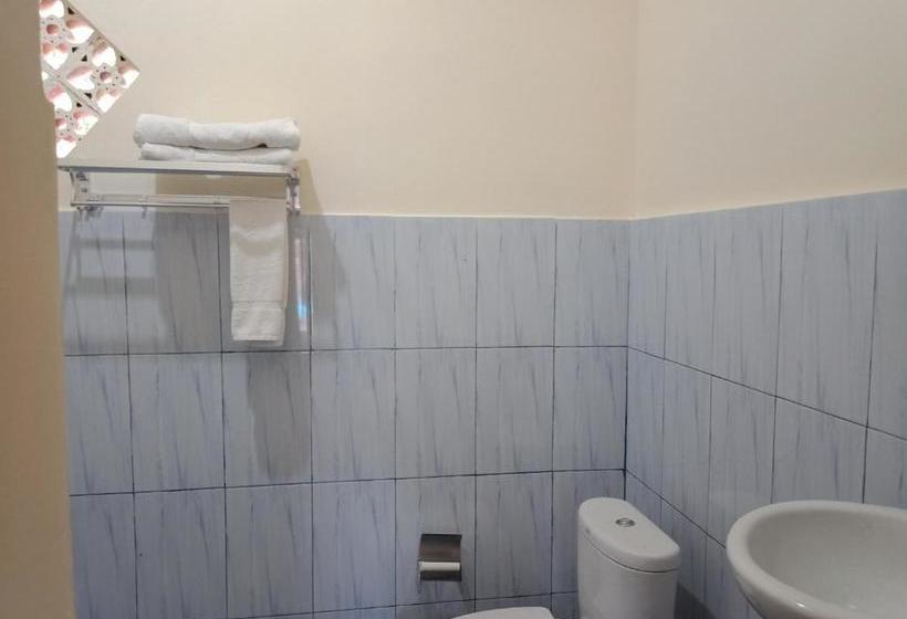 פנסיון Adila Warung And Homestay