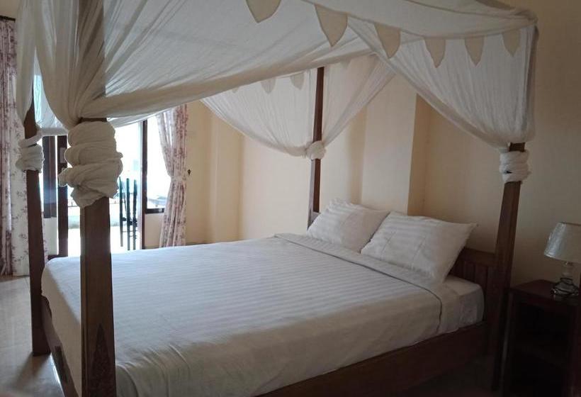 פנסיון Adila Warung And Homestay