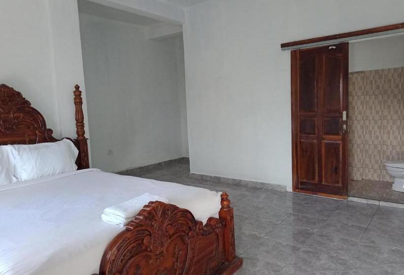 פנסיון Adila Warung And Homestay