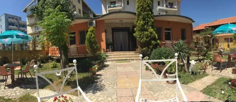 پانسیون Guroal Holiday House