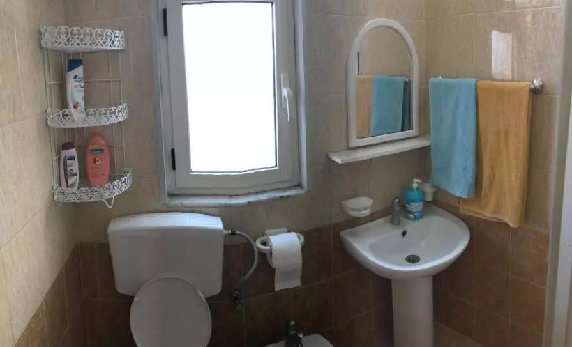پانسیون Guroal Holiday House