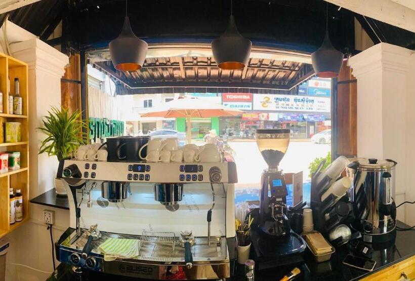 بنسيون The Billabong Guesthouse