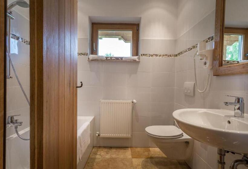 هاستل Hanul Vatra