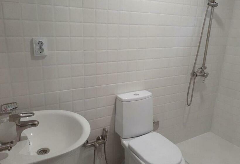 پانسیون Laghami Guest House