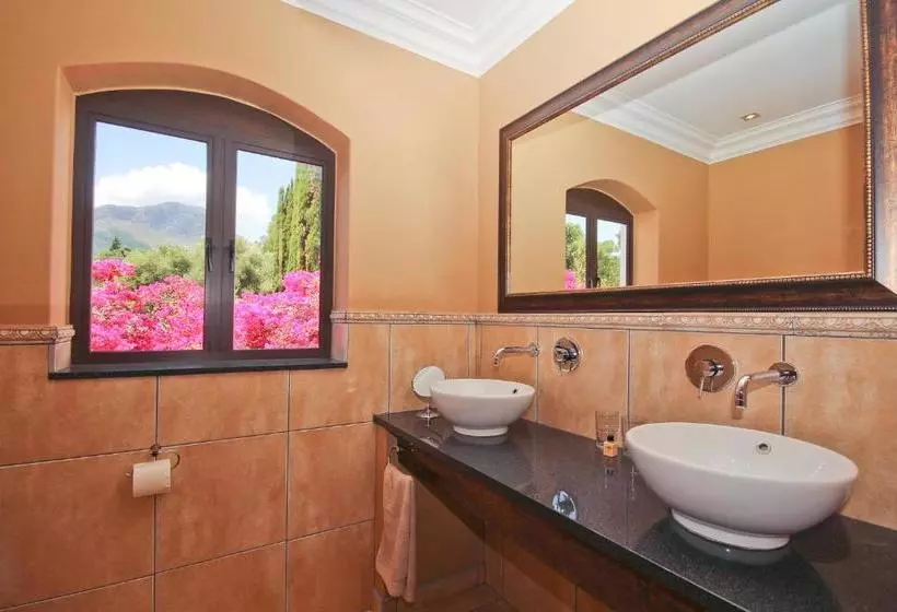 Majatalo Montrose Guesthouse