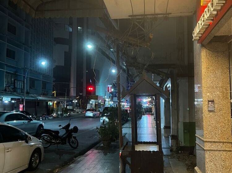 פנסיון Sandee Room