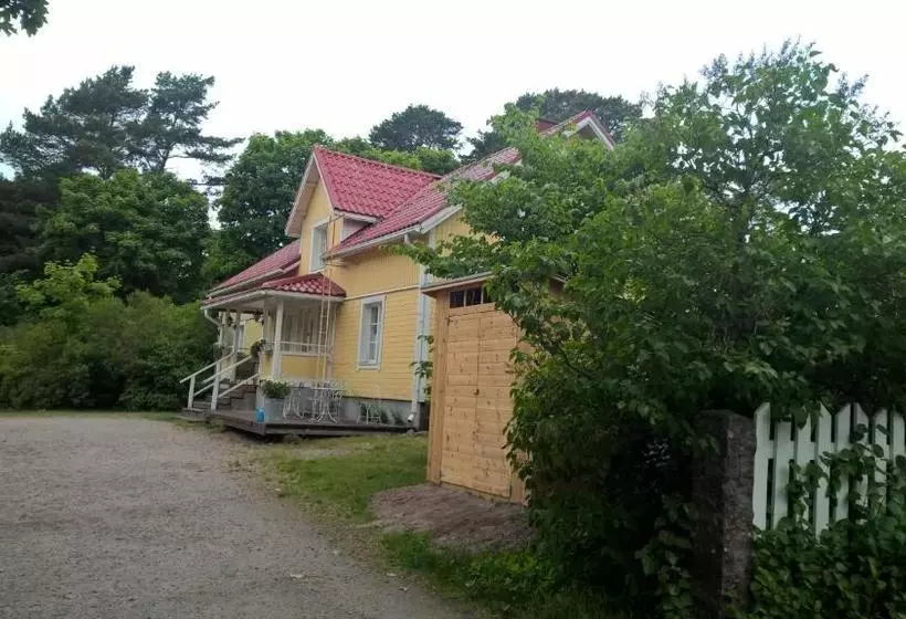 Retkeilymaja Majatalo Martta