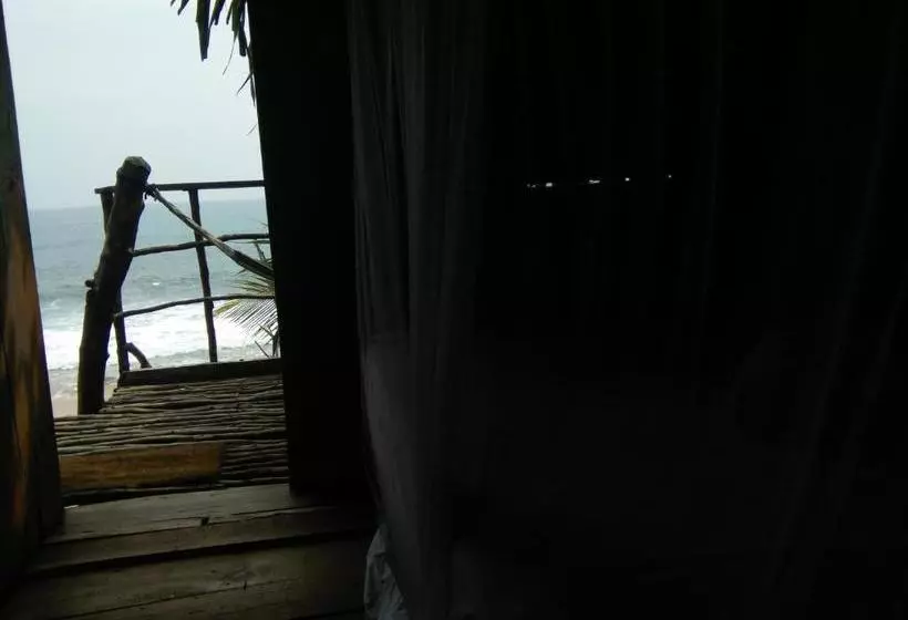 پانسیون Cinnabar Resort