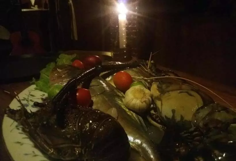 پانسیون Cinnabar Resort